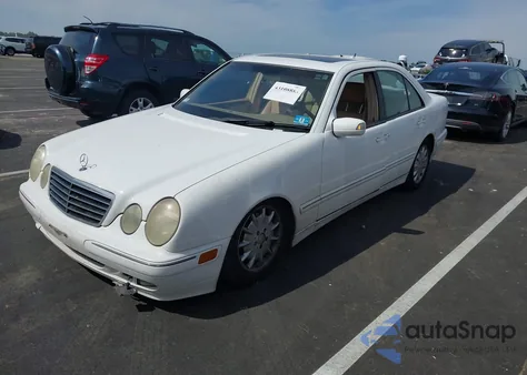 2001 Mercedes-Benz E 320 из США, поврежденный, VIN WDBJF65J71B345120